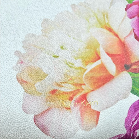 🔥Calvin Klein Leather Floral Tote and Pouch PRICED TO SELL - Picture 3 of 9